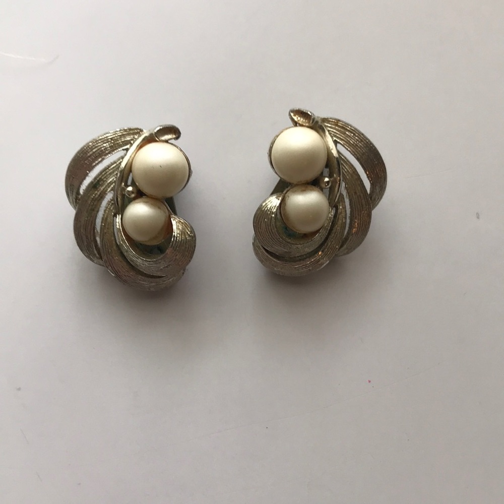 Vintage silver & pearl clip on earrings